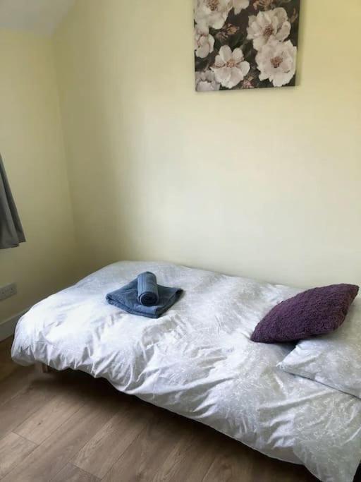 Flaxman Avenue - Lovely 4 Bed Home, 5 Mins Drive To Centre, Free Superfast Wi-fi, Free On-street Parking * York