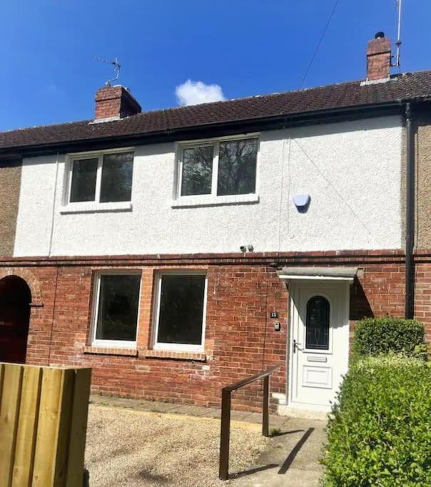 Holiday home Flaxman Avenue - Lovely 4 Bed Home, 5 Mins Drive To Centre, Free Superfast Wi-fi, Free On-street Parking